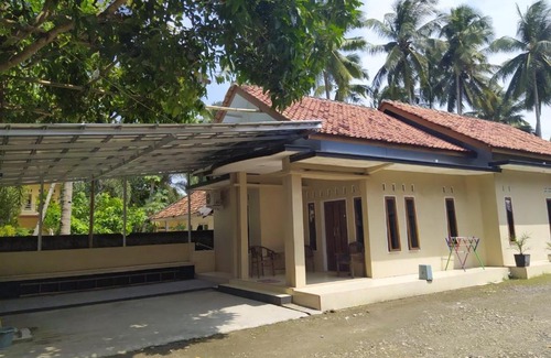 Katukaras House | Exceptional Homestay Putra Sindang Asih in Batukaras