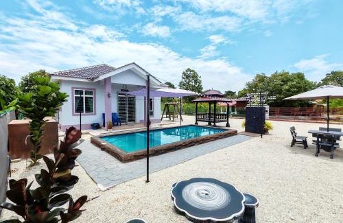 Merlimau Villa | Private Pool Retreat at Homestay Restu Mak Abah, Melaka