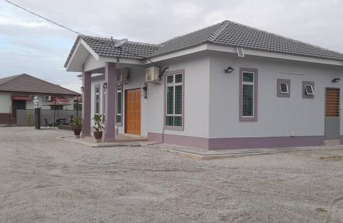 Merlimau Villa | Private Pool Retreat at Homestay Restu Mak Abah, Melaka