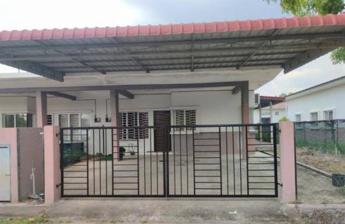Teriang Apartment | Family-Friendly Stay at Homestay Rizqi Triang