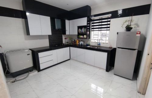 Teriang Apartment | Family-Friendly Stay at Homestay Rizqi Triang