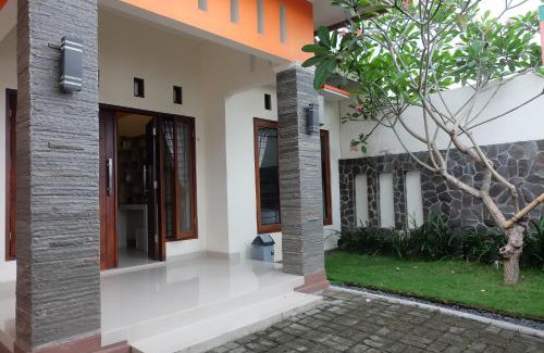 Condongcatur House | Cozy Homestay Sawitsari Near Pakuwon Mall & UGM