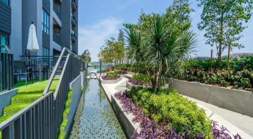 Seksyen 13 Apartment | Family-Friendly Homestay Shah Alam with Pool Access
