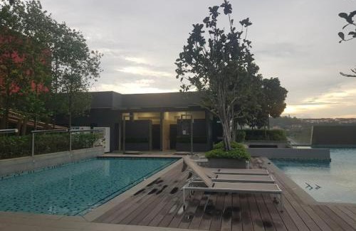 Seksyen 13 Apartment | Family-Friendly Homestay Shah Alam with Pool Access