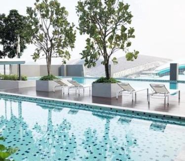 Seksyen 13 Apartment | Family-Friendly Homestay Shah Alam with Pool Access
