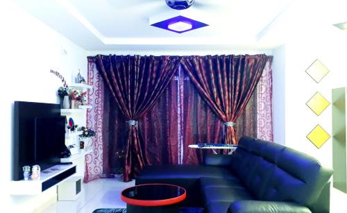 Seksyen 7 Apartment | Discover Homestay Shah Alam - Family-Friendly & Pool Access