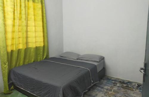 Hutan Kampung House | Family-Friendly Retreat at Homestay Sri Awana Awaits!