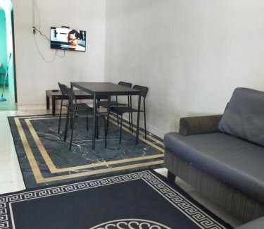 Hutan Kampung House | Family-Friendly Retreat at Homestay Sri Awana Awaits!
