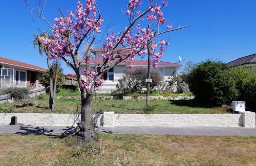 Christchurch House | Budget-Friendly Homestay Triple Room Near City Center