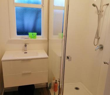 Christchurch House | Budget-Friendly Homestay Triple Room Near City Center
