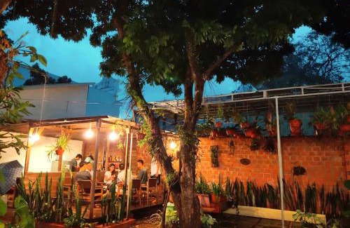 Pleiku House | Cozy Homestay Vườn nhãn: Pet-Friendly & Family Fun