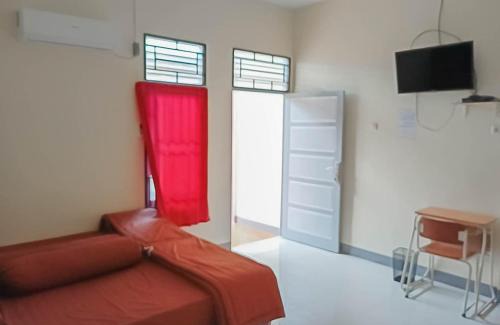 Singkawang Hotel | Inviting Homestay Verisha Mitra RedDoorz for Families
