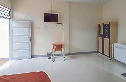 Singkawang Hotel | Inviting Homestay Verisha Mitra RedDoorz for Families