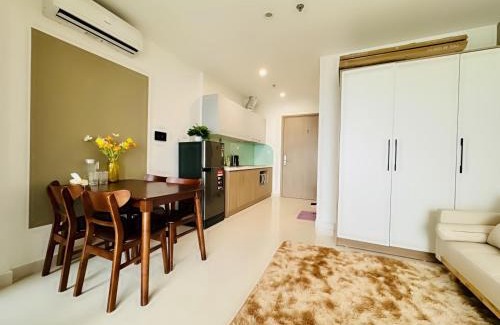 Gia Lam Apartment | Vinhome Ocean Park: Modern Rooms with Scenic Views