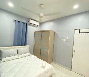 Singkir Darat House | Cozy Homestay Wilayah: Perfect for Families and Travelers