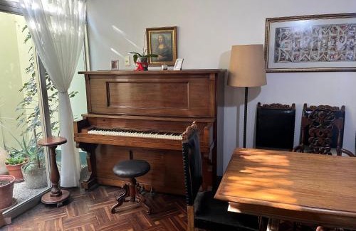 Aurora House | Cozy HOMESTAY Yas & Jay: Guest Rated 9/10, Family Friendly
