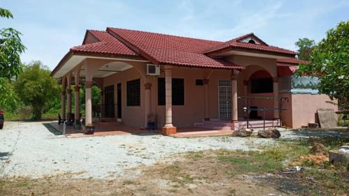 Cherang Ruku House | Cozy Homestay Zahra with Oceanfront Views and Family Appeal