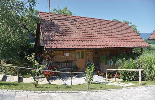 Crnomelj Ski Chalet | Relaxing Homestead Bahor with Whirlpool & Family-Friendly Amenities