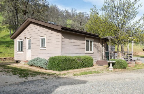 Ahwahnee Resort | Family-Friendly Getaway at Homestead Cottages - 8.7/10 Rating!
