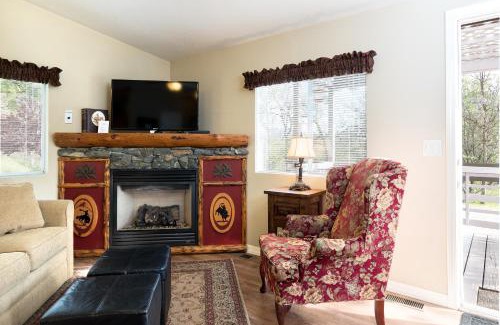 Ahwahnee Resort | Family-Friendly Getaway at Homestead Cottages - 8.7/10 Rating!