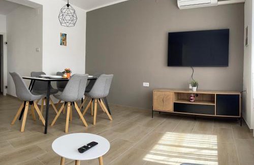 Slap Apartment | Pet Friendly Retreat at Homestead - Domačija - Nabergoj