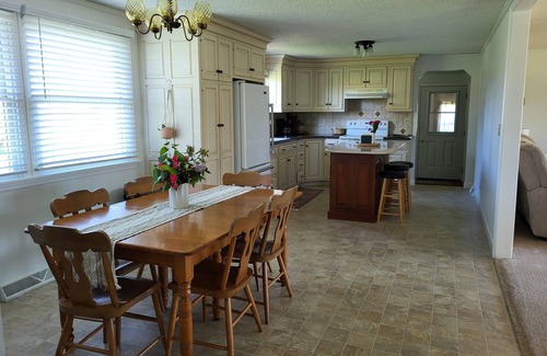 Suplee House | Top-Rated Homestead Guesthouse with Family-Friendly Amenities