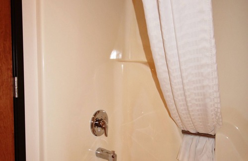 Hardin Hotel | Eco-Friendly Homestead Inn and Suites with Spa & Breakfast