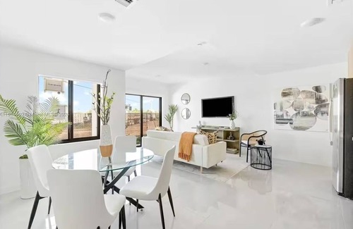 Princeton House | Homestead Oasis- 4BR Retreat w/Rooftop & Views