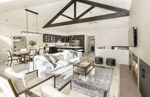 Snowmass Village House | Outstanding Homestead Townhome with Hot Tub & Breakfast
