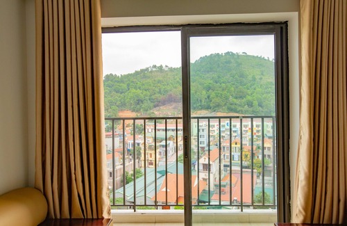 Ha Long Apartment | Modern Hometel in Bai Chay, Ha Long with Kitchen & Spa