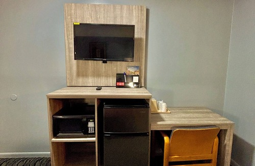 Athens Hotel | Budget-Friendly Hometown Inn Athens with Breakfast & Kitchen