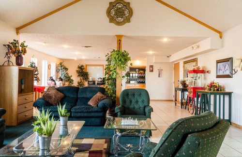 Texhoma Hotel | Budget-Friendly Stay at HomeTown Inn By OYO in Texhoma