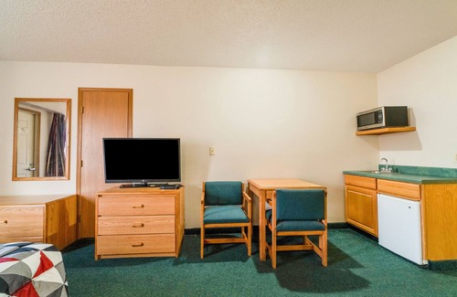 Texhoma Hotel | Budget-Friendly Stay at HomeTown Inn By OYO in Texhoma