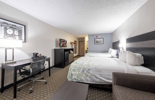 East Syracuse Hotel | Welcoming HomeTown Inn by Red Roof in East Syracuse