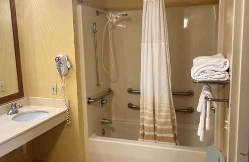 Crestview Hotel | Comfortable Stay at HomeTown Inn & Suites with Pool Access