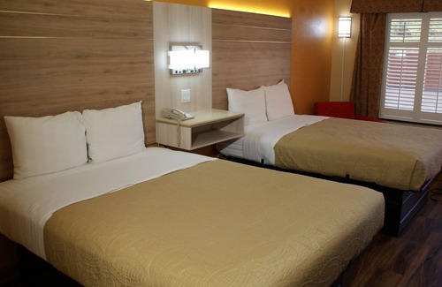 Crestview Hotel | Comfortable Stay at HomeTown Inn & Suites with Pool Access
