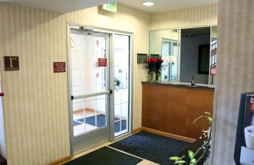 Schererville Hotel | Cozy Hometown Inn & Suites: Family-Friendly Getaway