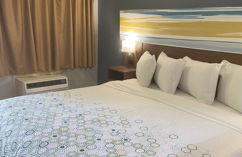 Bowmansville Hotel | HomeTowne Studios by Red Roof Buffalo - Niagara Airport
