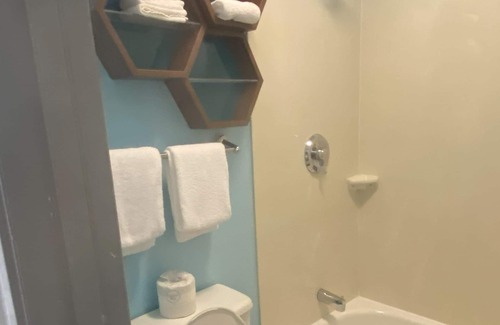 Bowmansville Hotel | HomeTowne Studios by Red Roof Buffalo - Niagara Airport