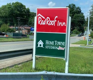 New London Hotel | Family-Friendly HomeTowne Studios in Mystic, New London