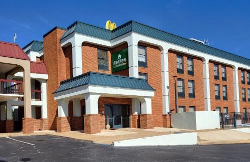 Prattville Hotel | Comfortable HomeTowne Studios with Pet-Friendly Amenities