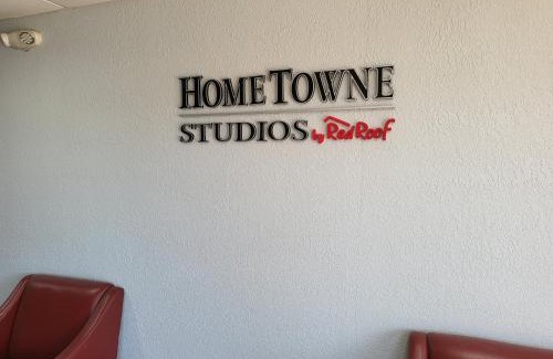 Prattville Hotel | Comfortable HomeTowne Studios with Pet-Friendly Amenities
