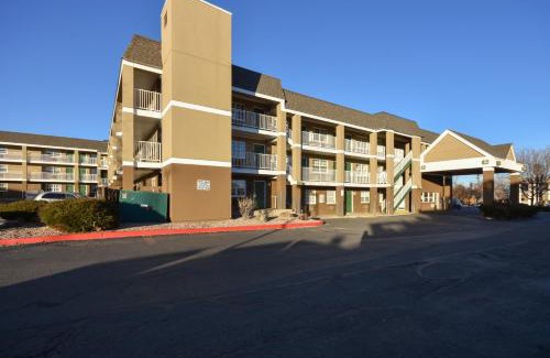 Eiber Hotel | Budget-Friendly HomeTowne Studios in Lakewood West, Denver