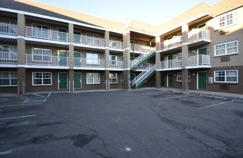 Eiber Hotel | Budget-Friendly HomeTowne Studios in Lakewood West, Denver