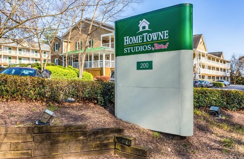 Norcross Hotel | Budget-Friendly HomeTowne Studios in Norcross with Hot Tub