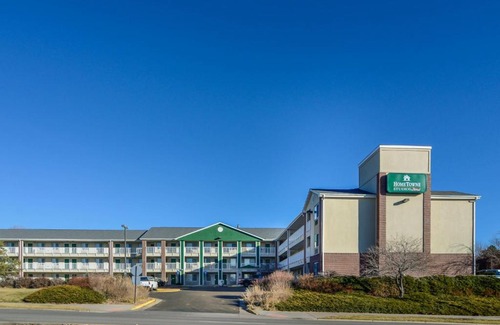 Thornton Hotel | Comfortable HomeTowne Studios with Kitchen in Thornton