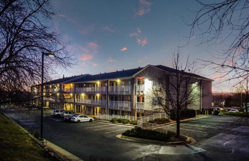 Thornton Hotel | Comfortable HomeTowne Studios with Kitchen in Thornton
