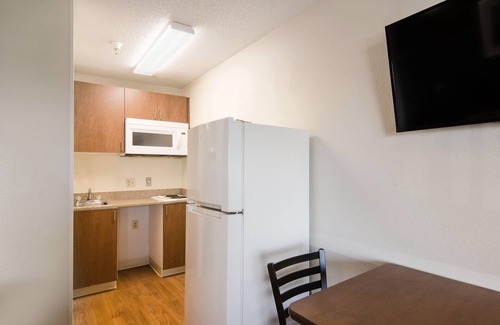 Thornton Hotel | Comfortable HomeTowne Studios in Denver - Thornton