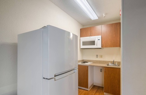 Thornton Hotel | Comfortable HomeTowne Studios in Denver - Thornton