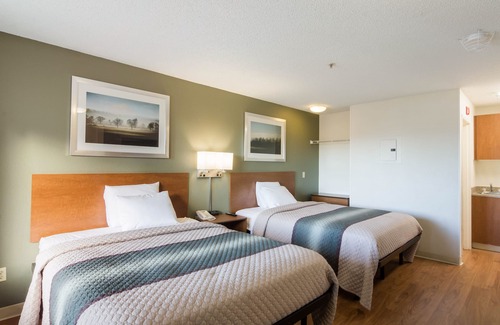 Thornton Hotel | Comfortable HomeTowne Studios in Denver - Thornton